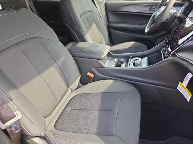 2026 Jeep Grand Cherokee Altitude 4x2