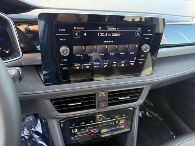 2026 Volkswagen Taos SE Black