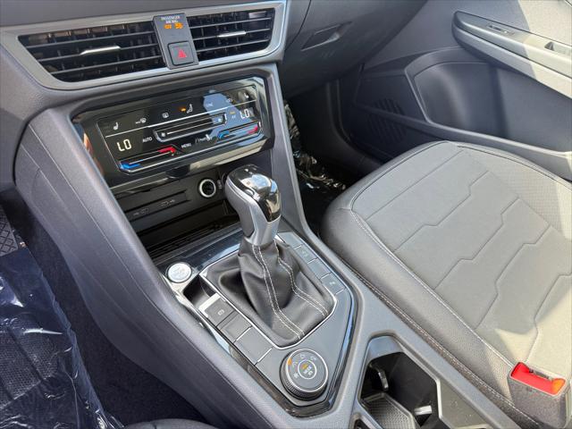2026 Volkswagen Taos SE Black