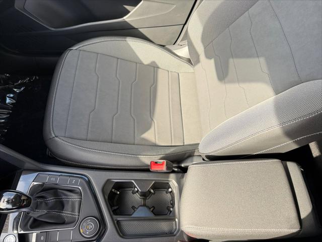 2026 Volkswagen Taos SE Black