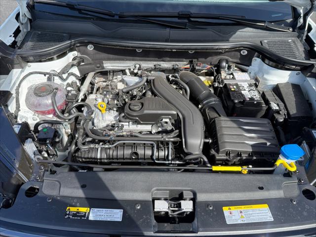 2026 Volkswagen Taos SE Black