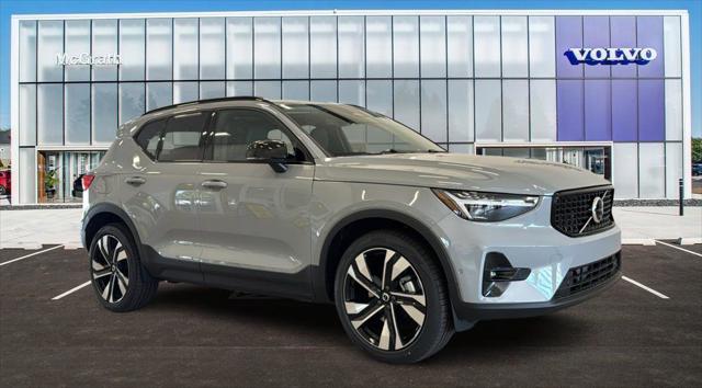 2026 Volvo XC40 Plus, B5 AWD Gas mild hybrid, Dark for sale in Barrington, IL