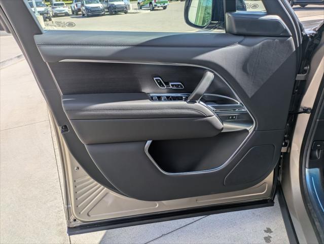 2026 Land Rover Range Rover P400 SE 7 Seat