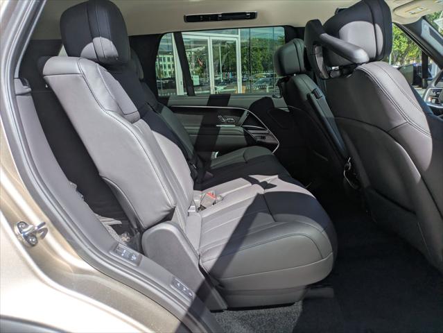 2026 Land Rover Range Rover P400 SE 7 Seat