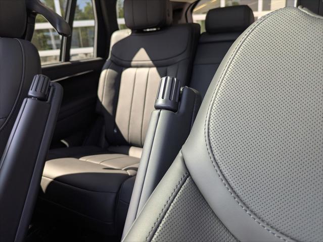 2026 Land Rover Range Rover P400 SE 7 Seat
