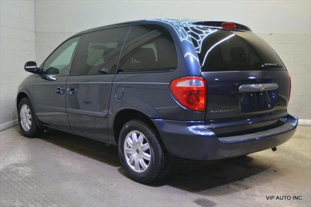 2006 Chrysler Town & Country 4dr