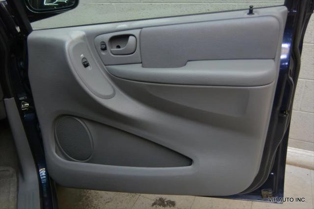 2006 Chrysler Town & Country 4dr