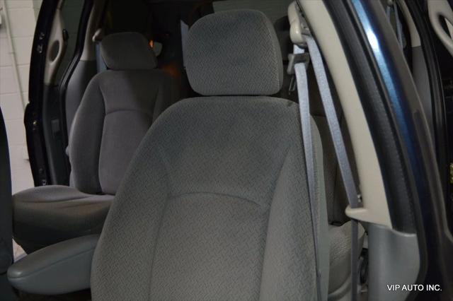 2006 Chrysler Town & Country 4dr
