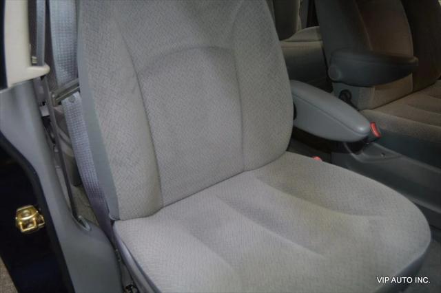 2006 Chrysler Town & Country 4dr