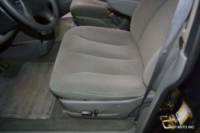 2006 Chrysler Town & Country 4dr
