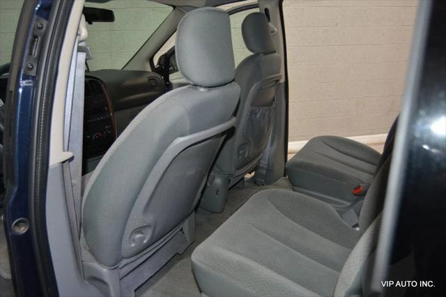 2006 Chrysler Town & Country 4dr