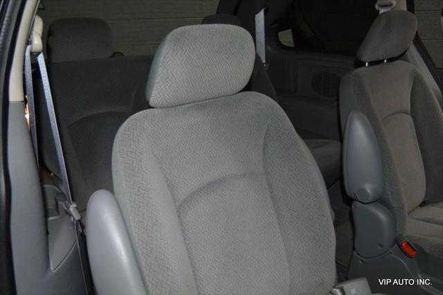 2006 Chrysler Town & Country 4dr