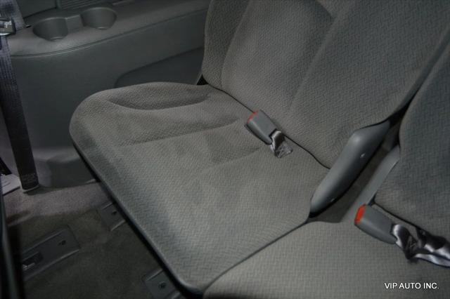 2006 Chrysler Town & Country 4dr