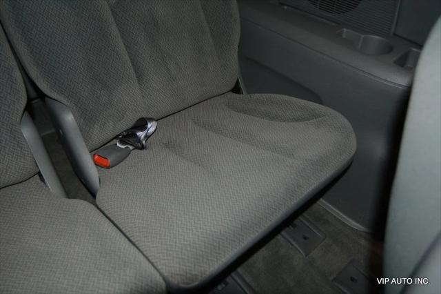 2006 Chrysler Town & Country 4dr