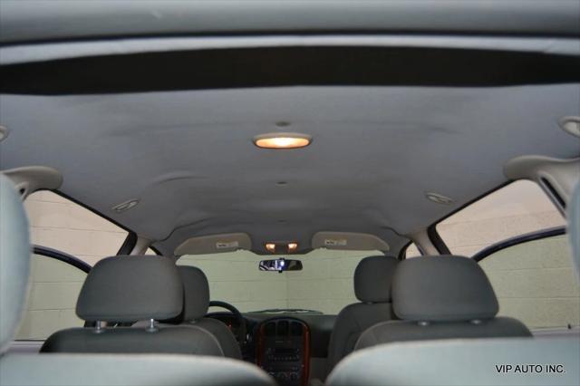2006 Chrysler Town & Country 4dr
