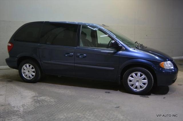2006 Chrysler Town & Country 4dr