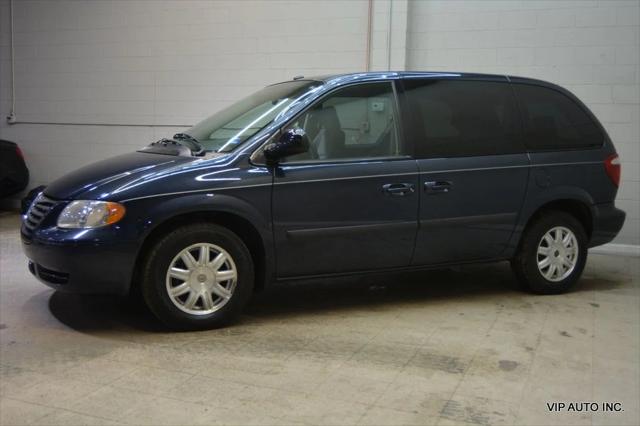 2006 Chrysler Town & Country 4dr