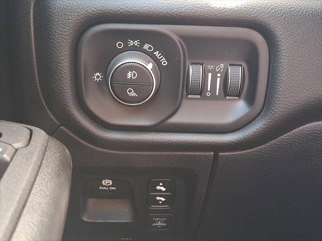 2025 Ram 1500 Big Horn Crew Cab 4x4 5'7" Box