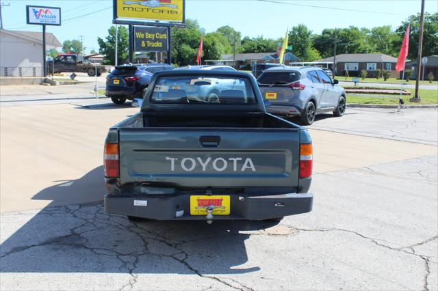 1992 Toyota 2WD Trucks Deluxe