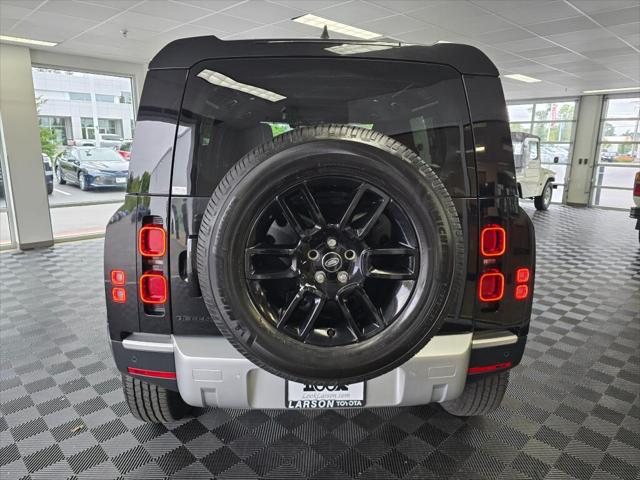 2025 Land Rover Defender 110 P300