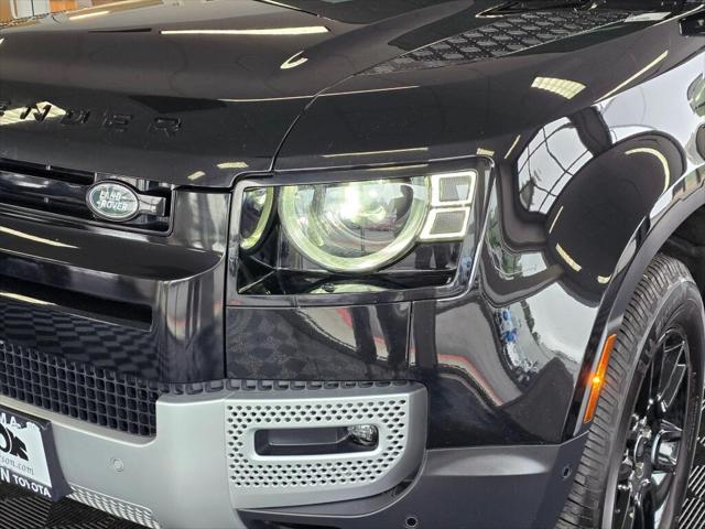 2025 Land Rover Defender 110 P300