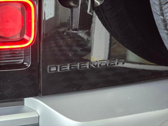 2025 Land Rover Defender 110 P300