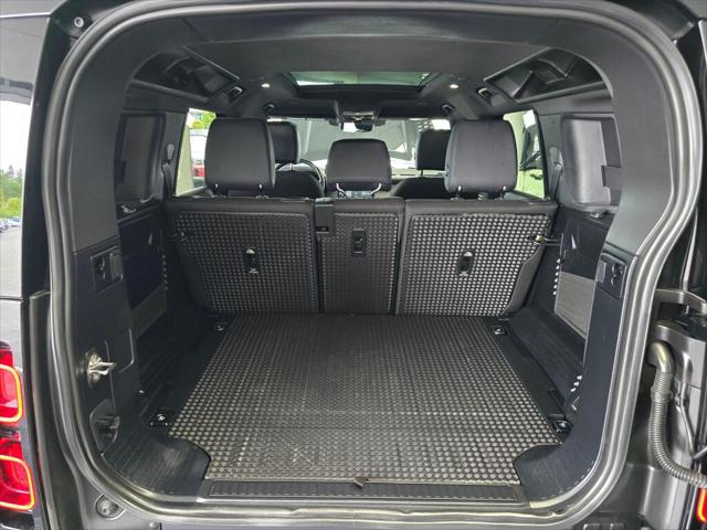 2025 Land Rover Defender 110 P300