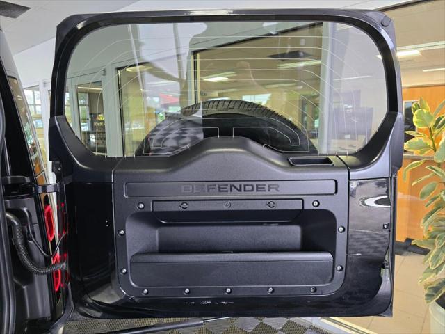 2025 Land Rover Defender 110 P300