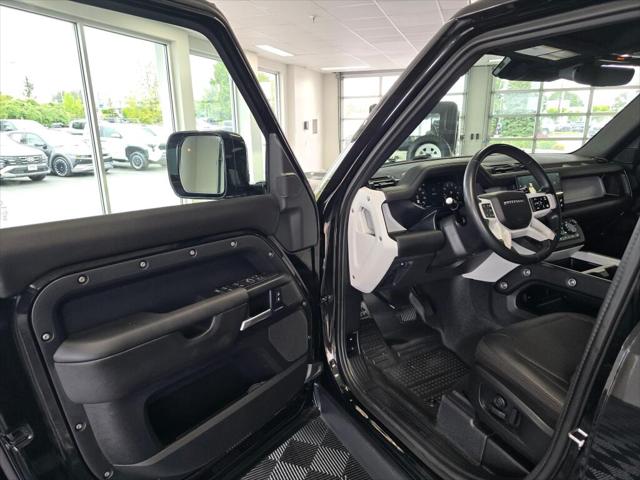 2025 Land Rover Defender 110 P300