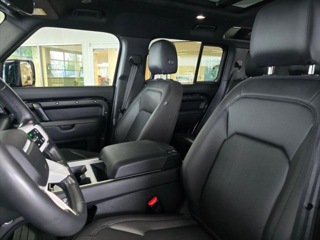 2025 Land Rover Defender 110 P300
