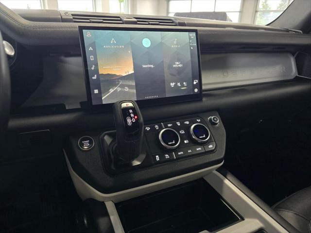 2025 Land Rover Defender 110 P300