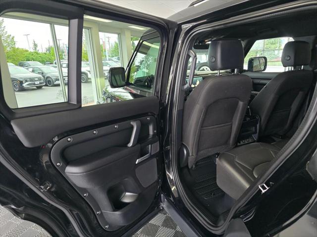 2025 Land Rover Defender 110 P300