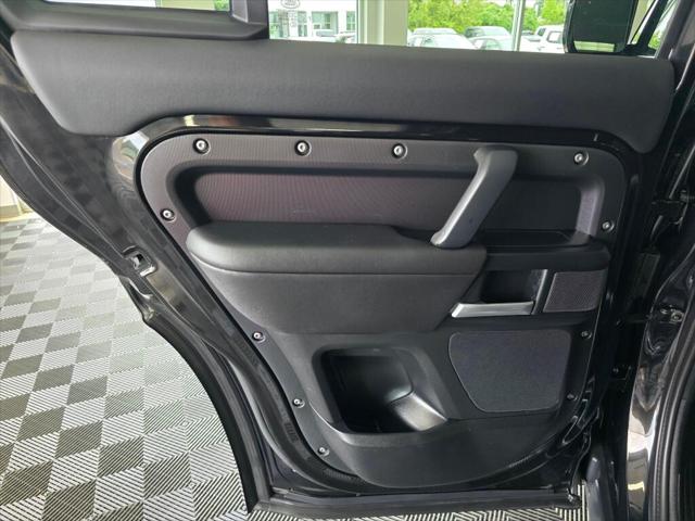 2025 Land Rover Defender 110 P300