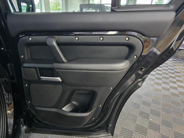 2025 Land Rover Defender 110 P300