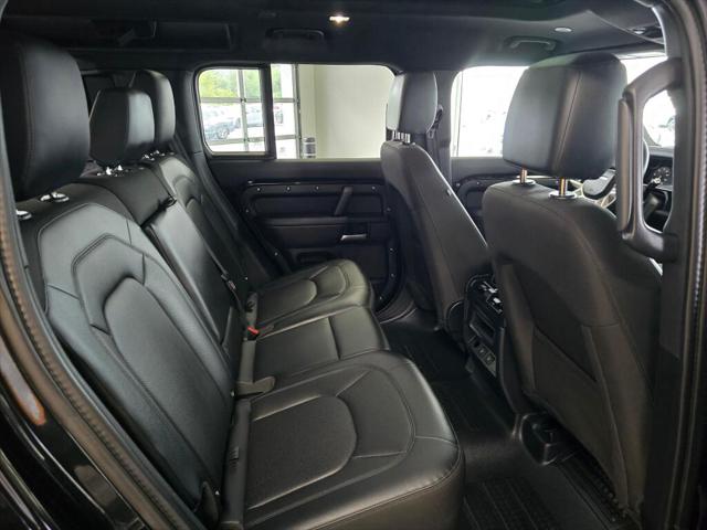 2025 Land Rover Defender 110 P300