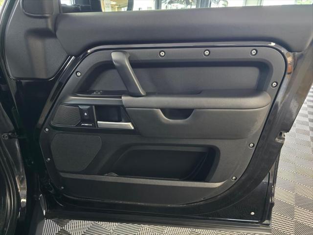 2025 Land Rover Defender 110 P300