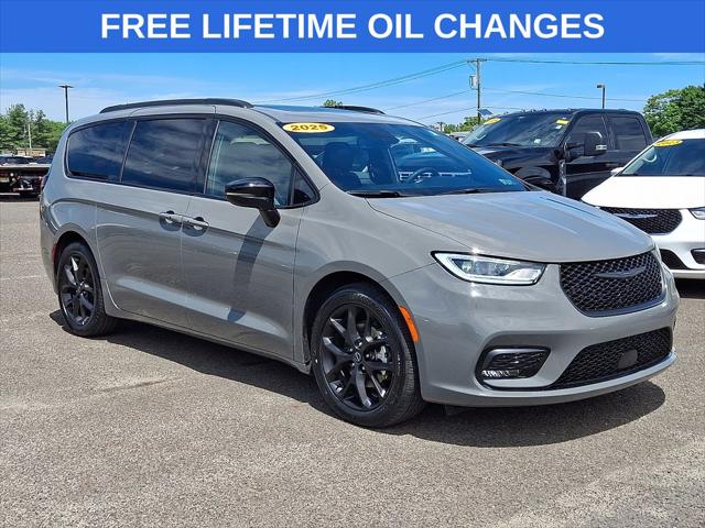 2025 Chrysler Pacifica Limited for sale in Lumberton, NJ