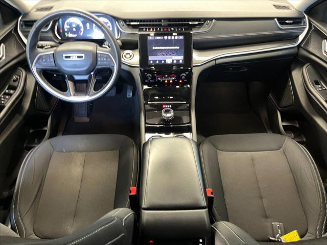2023 Jeep Grand Cherokee L Laredo 4x4