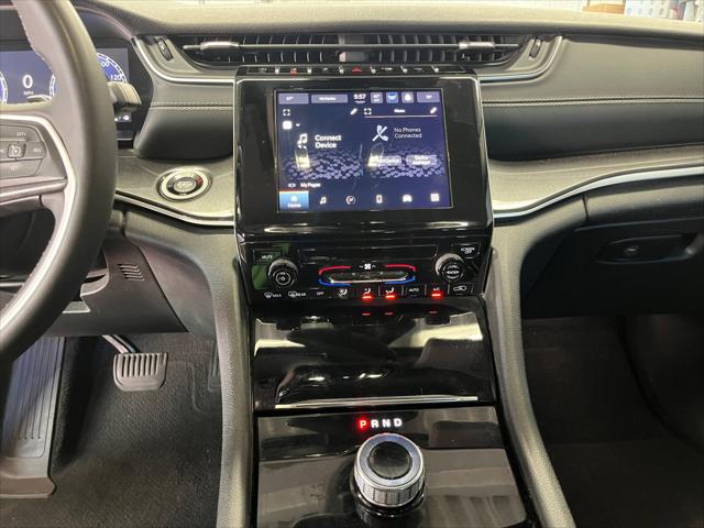 2023 Jeep Grand Cherokee L Laredo 4x4