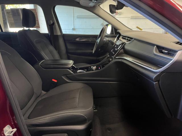2023 Jeep Grand Cherokee L Laredo 4x4