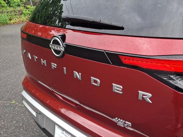 2023 Nissan Pathfinder SL 4WD
