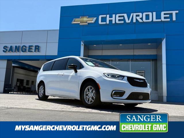 2025 Chrysler Pacifica Select for sale in Sanger, CA