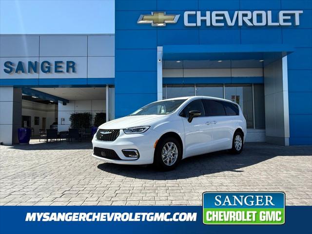2025 Chrysler Pacifica Select for sale in Sanger, CA