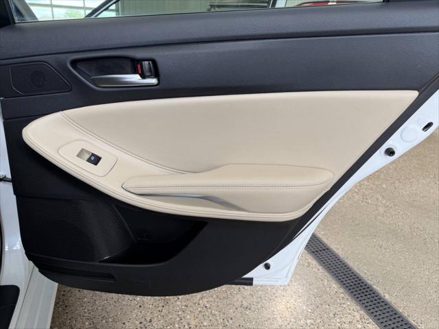2021 Toyota Avalon XLE