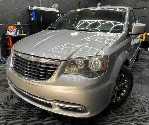 2014 Chrysler Town & Country S for sale in Alexandria, VA