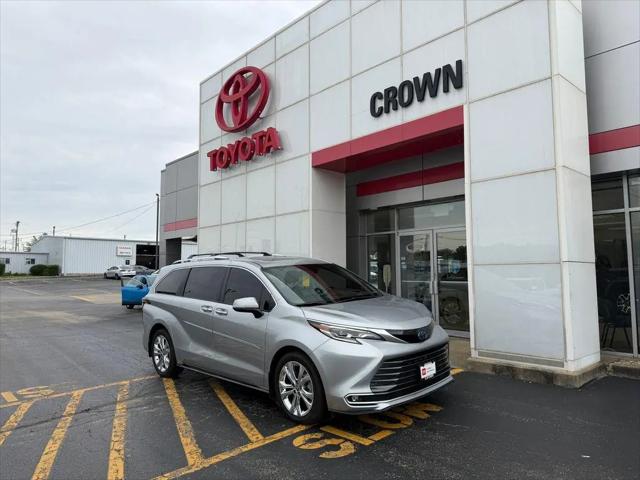 2024 Toyota Sienna Platinum for sale in Decatur, IL