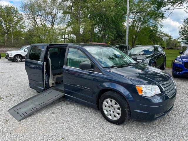 2009 Chrysler Town & Country LX for sale in Hartville, OH