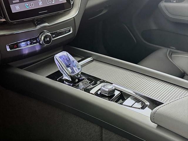 2026 Volvo XC60 Plug-In Hybrid Black Edition Ultra, T8 AWD Electric/Gasoline, Dark