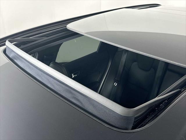 2026 Volvo XC60 Plug-In Hybrid Black Edition Ultra, T8 AWD Electric/Gasoline, Dark