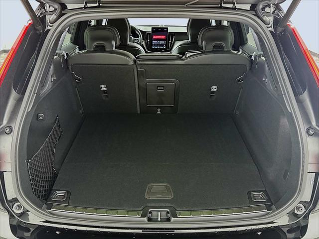 2026 Volvo XC60 Plug-In Hybrid Black Edition Ultra, T8 AWD Electric/Gasoline, Dark